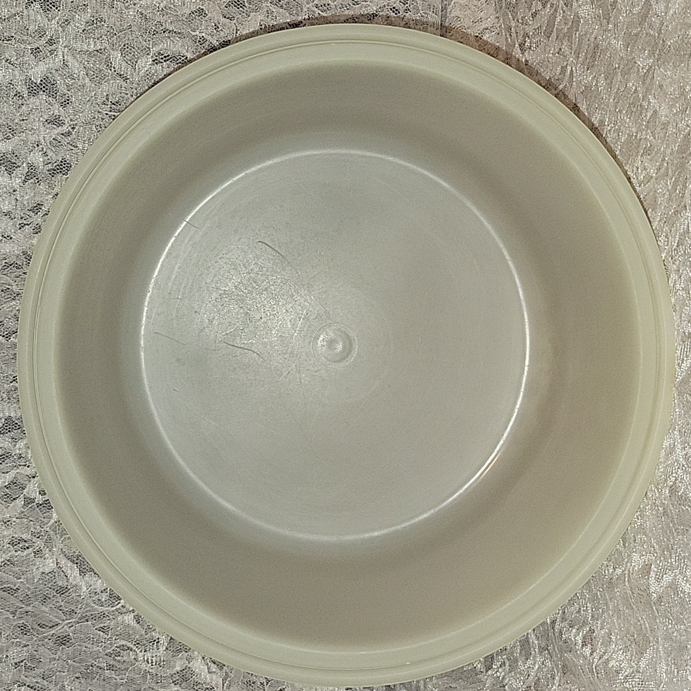 Tupperware: Cake Carrier - Picture 6 of 6